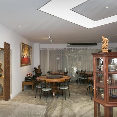 Intown Residence Bangkok Bagian luar foto