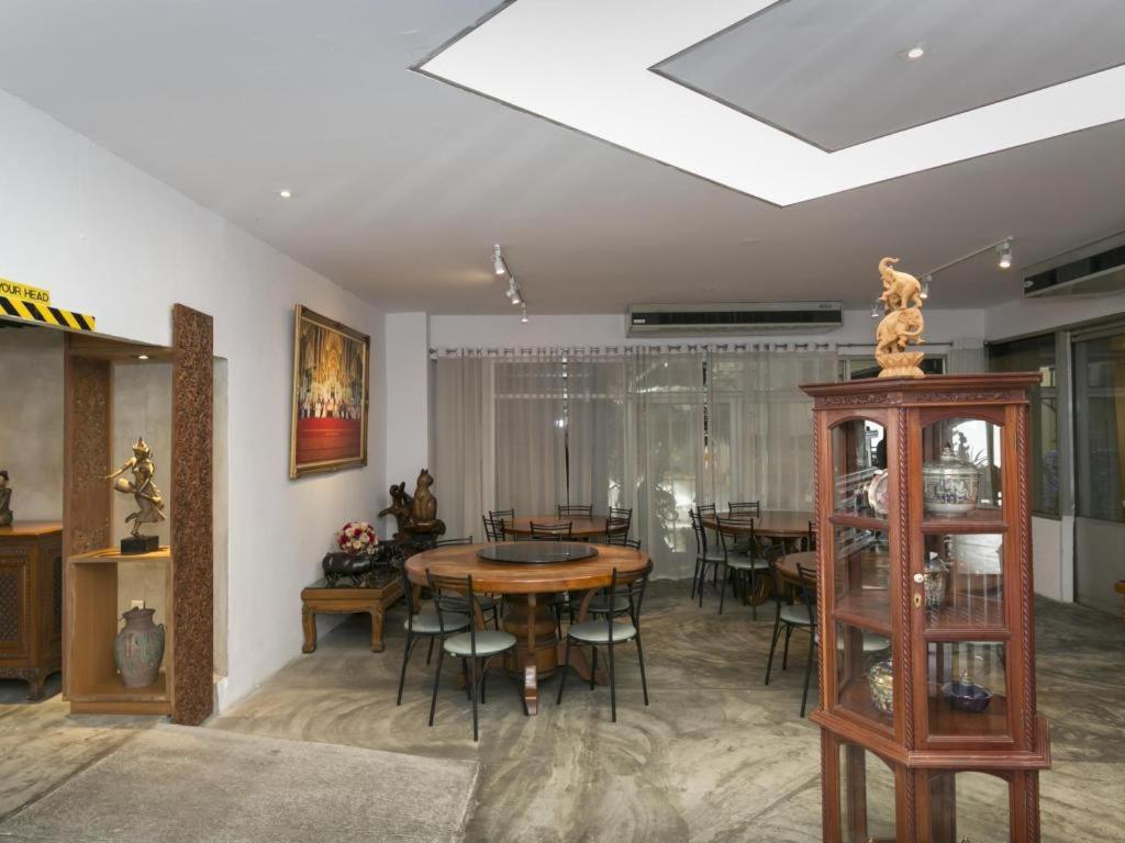 Intown Residence Bangkok Bagian luar foto