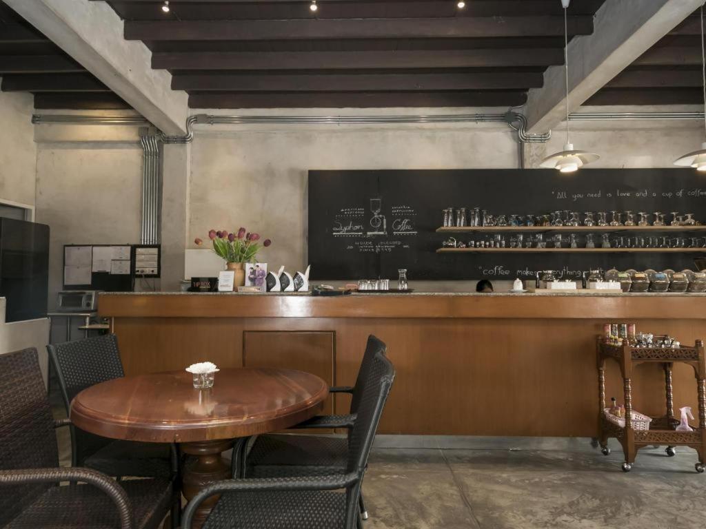 Intown Residence Bangkok Bagian luar foto