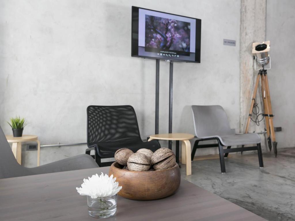 Intown Residence Bangkok Bagian luar foto