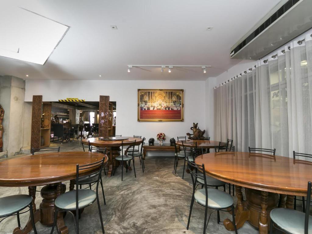 Intown Residence Bangkok Bagian luar foto