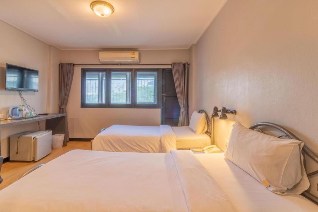 Intown Residence Bangkok Bagian luar foto