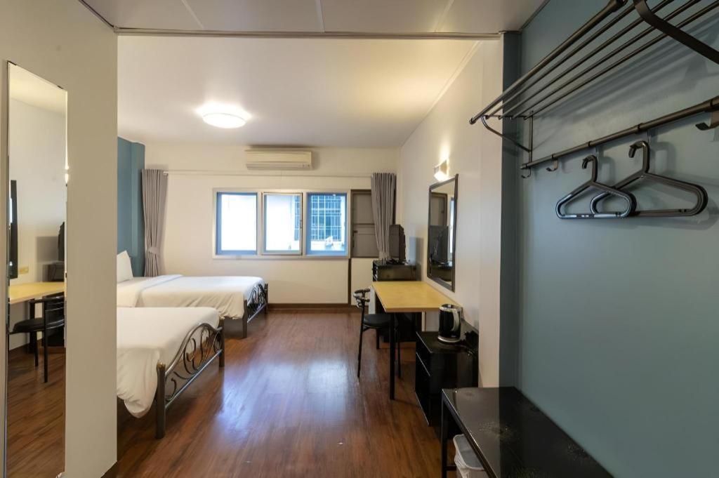 Intown Residence Bangkok Bagian luar foto
