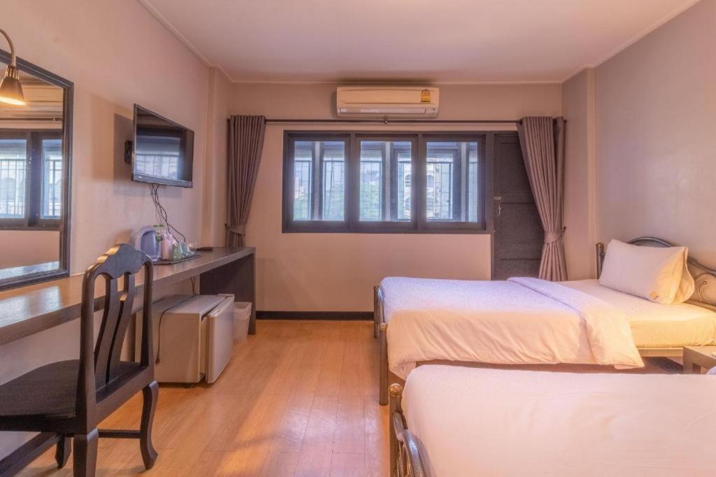 Intown Residence Bangkok Bagian luar foto