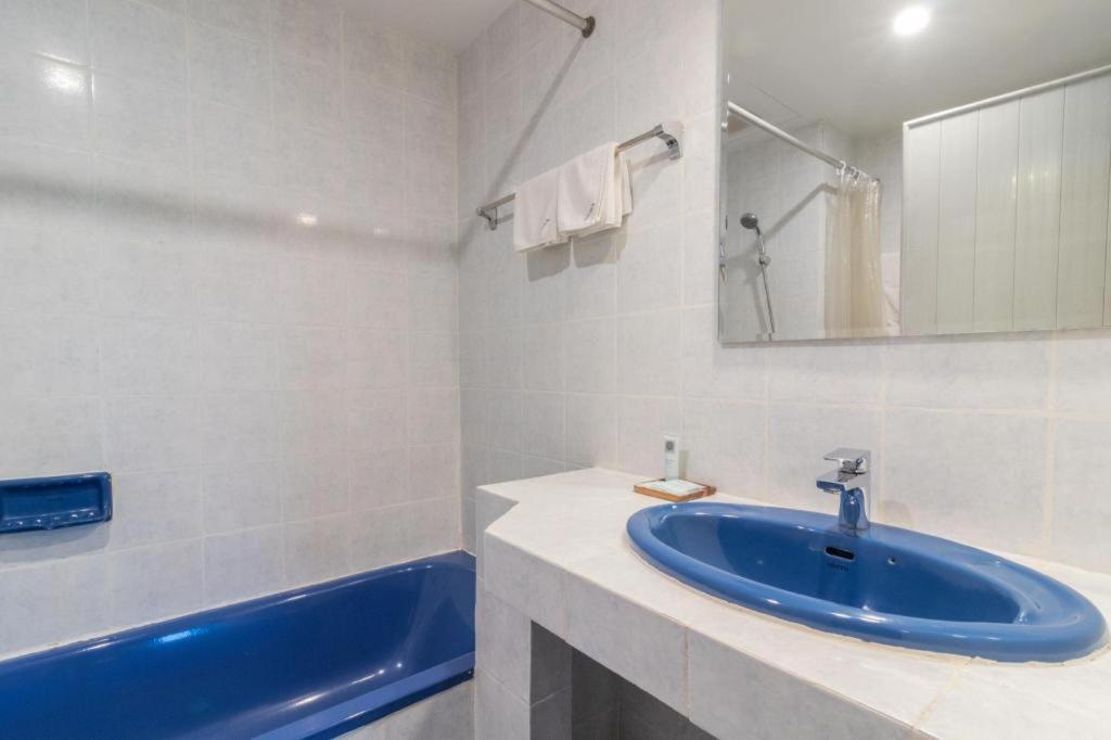 Intown Residence Bangkok Bagian luar foto