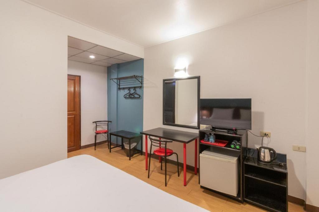 Intown Residence Bangkok Bagian luar foto