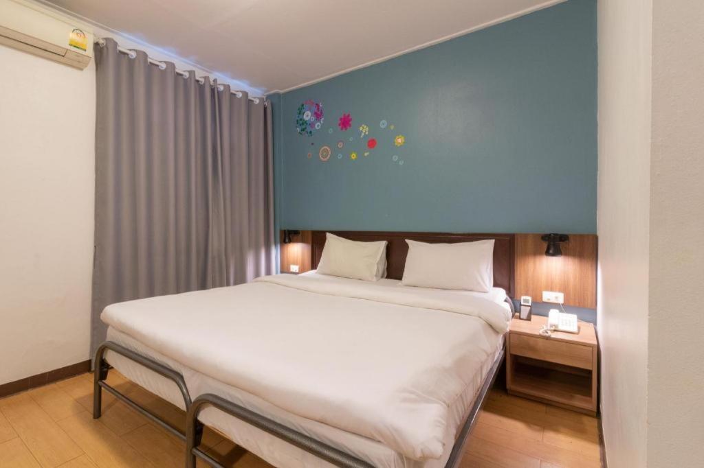 Intown Residence Bangkok Bagian luar foto