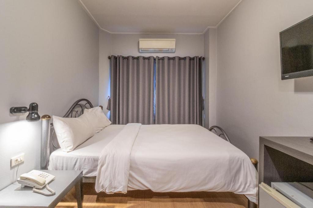 Intown Residence Bangkok Bagian luar foto