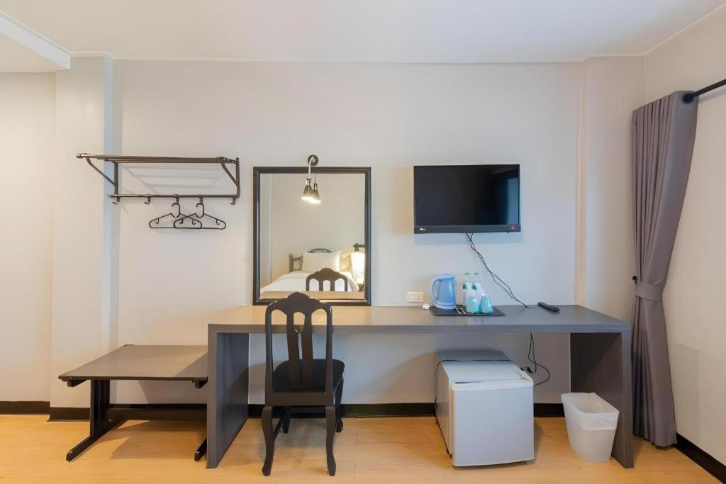 Intown Residence Bangkok Bagian luar foto