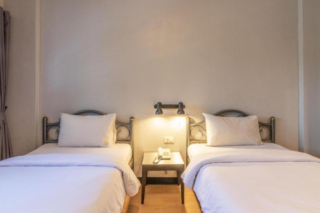 Intown Residence Bangkok Bagian luar foto